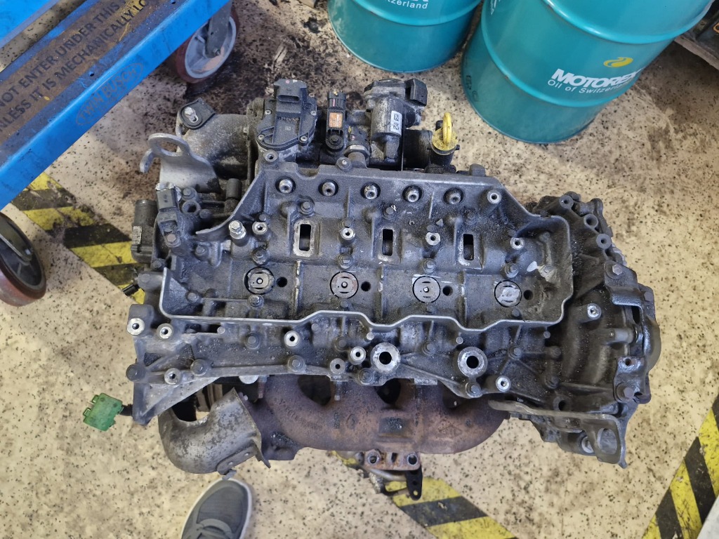 Motorblock verschmutzt (Vorher)